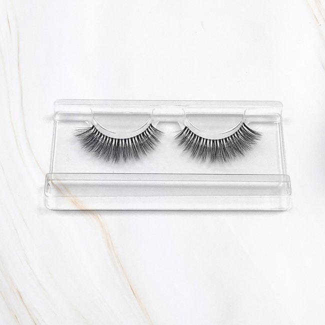 Mystical x Magda Pieczonka – silk faux lashes on a band