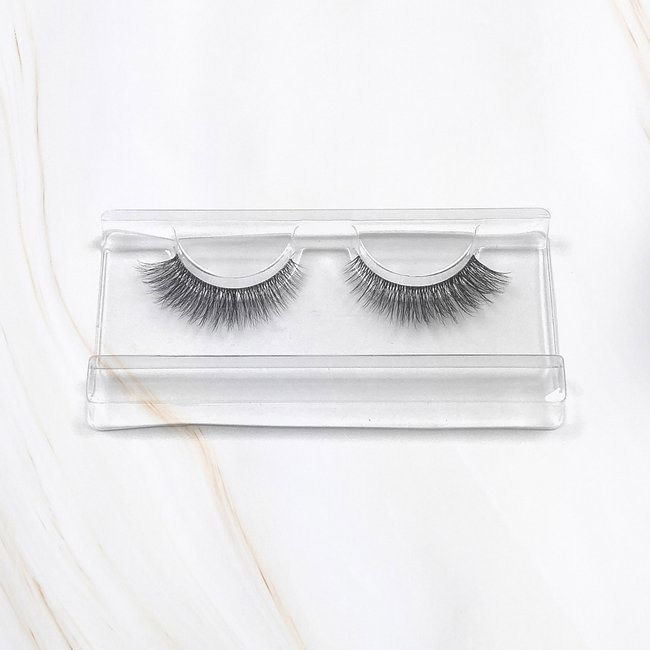 Mamma Mia x Magda Pieczonka – silk faux lashes on a band