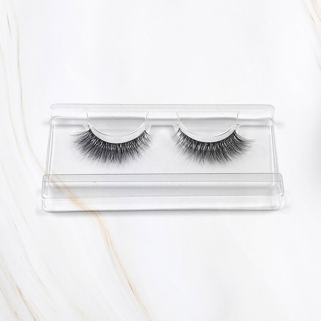 Majestic x Magda Pieczonka – silk faux lashes on a band